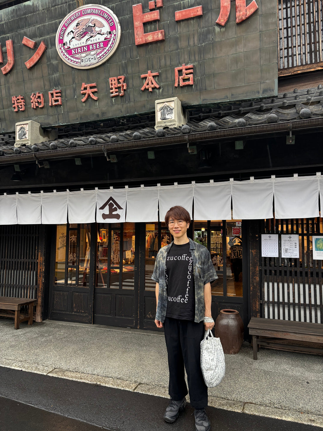 有鄰館の矢野園さんに、ezu coffee が並びます
