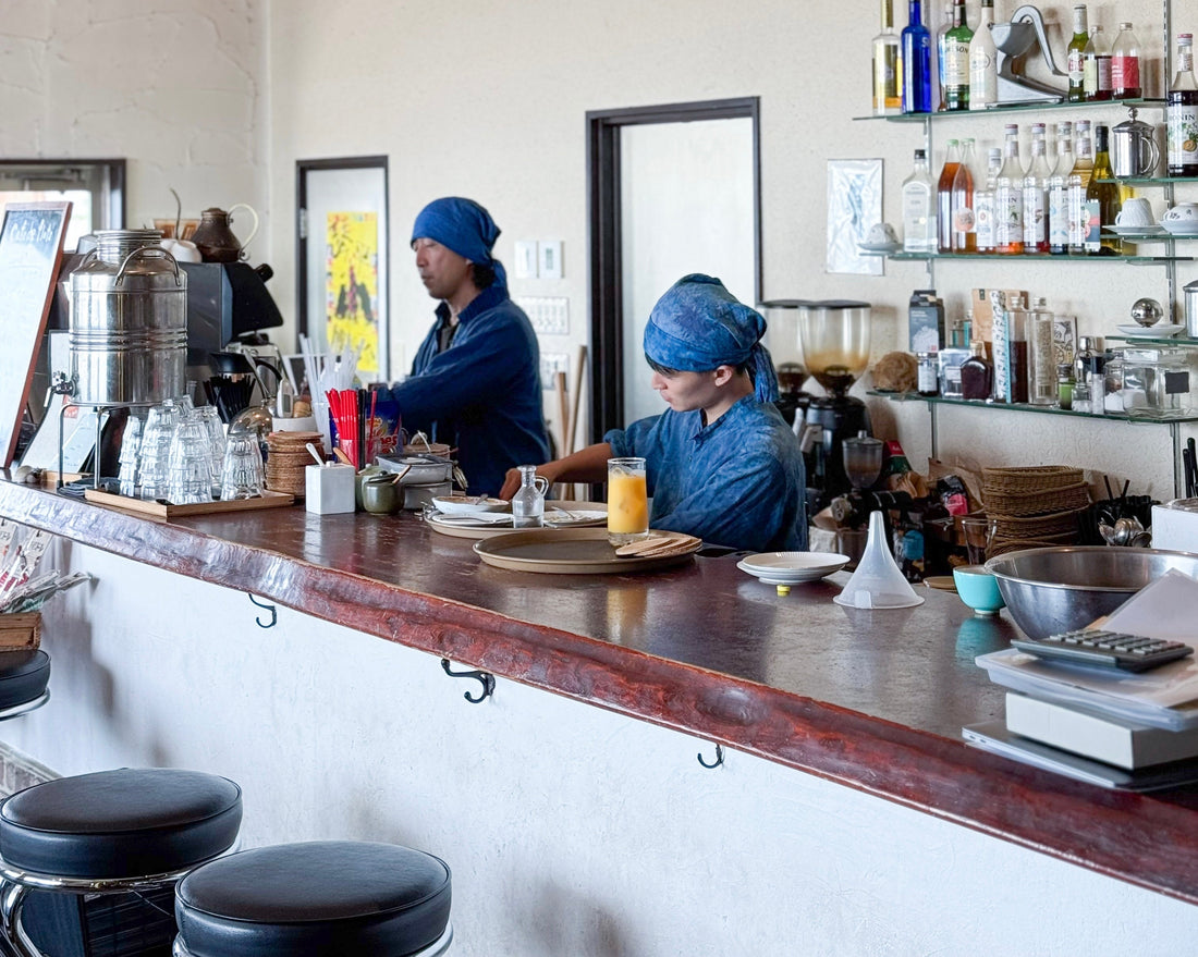 「cafe de flots-カフェ ド フロ 」さまのユニフォームを制作しました