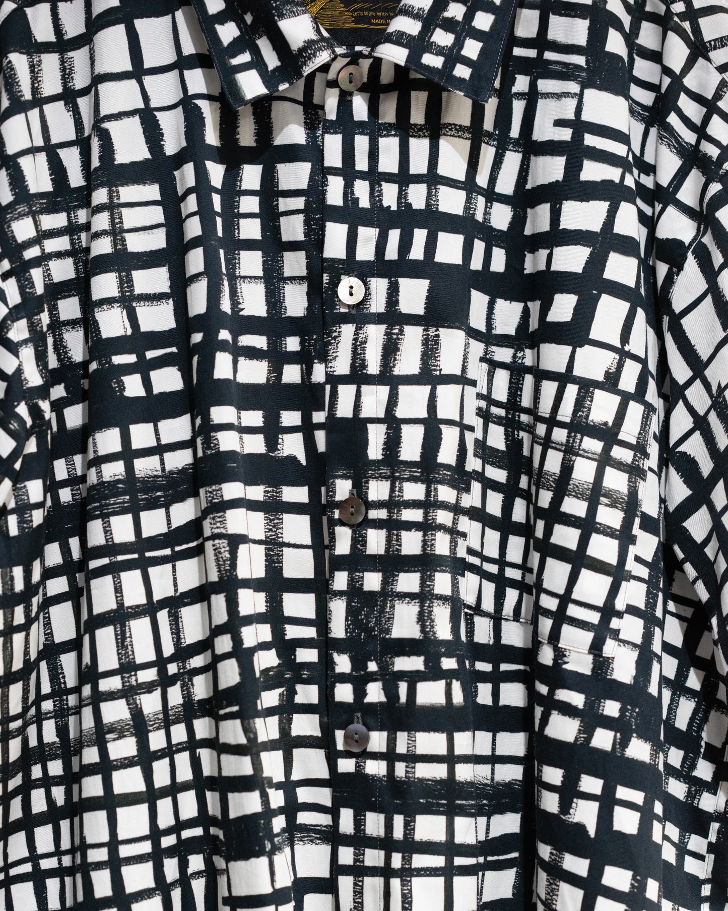 finger line half sleeve shirt