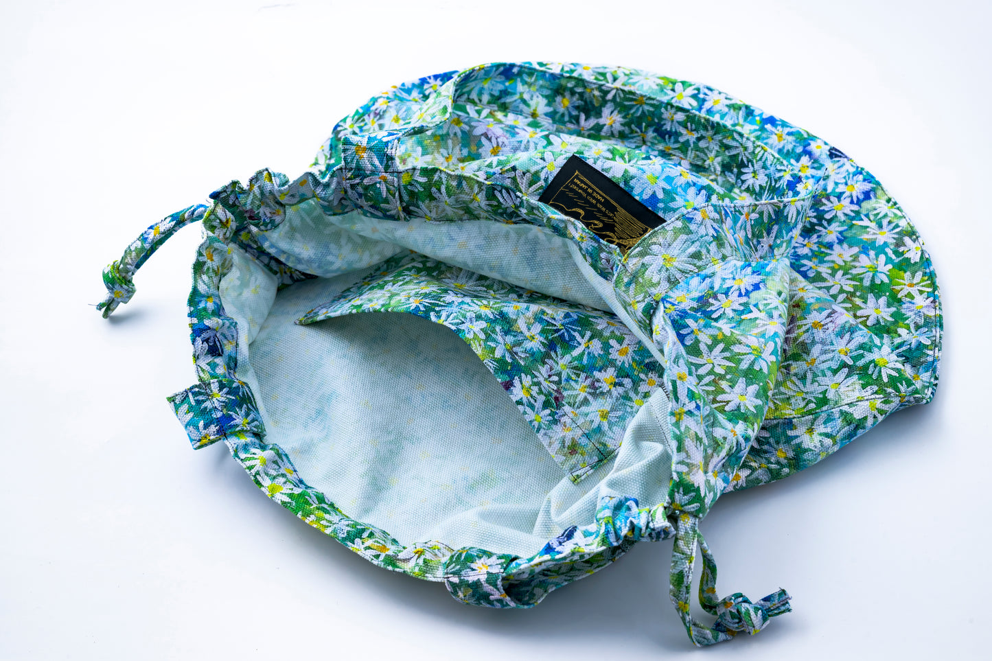 white flowers circle bag